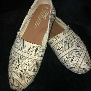Toms in great condition, size 7.5